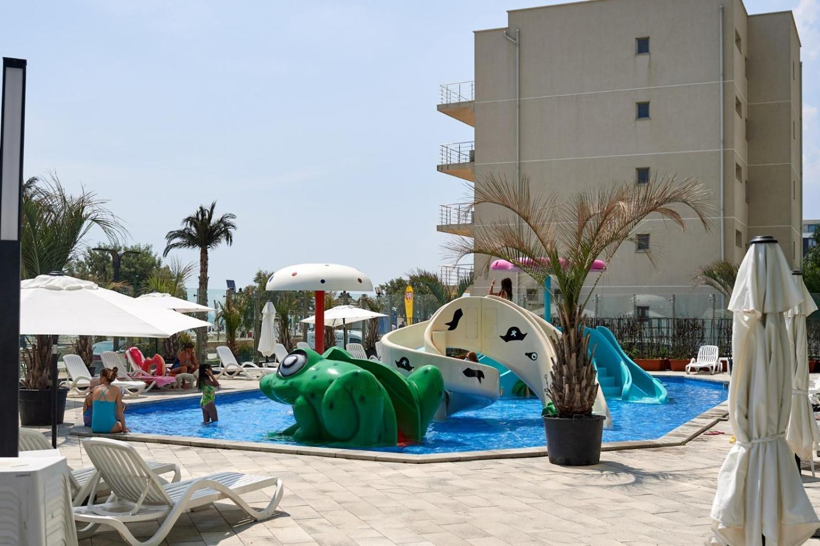 Evelyn'S Apartment Spa&Pool Beach Resort Mamaia Bagian luar foto